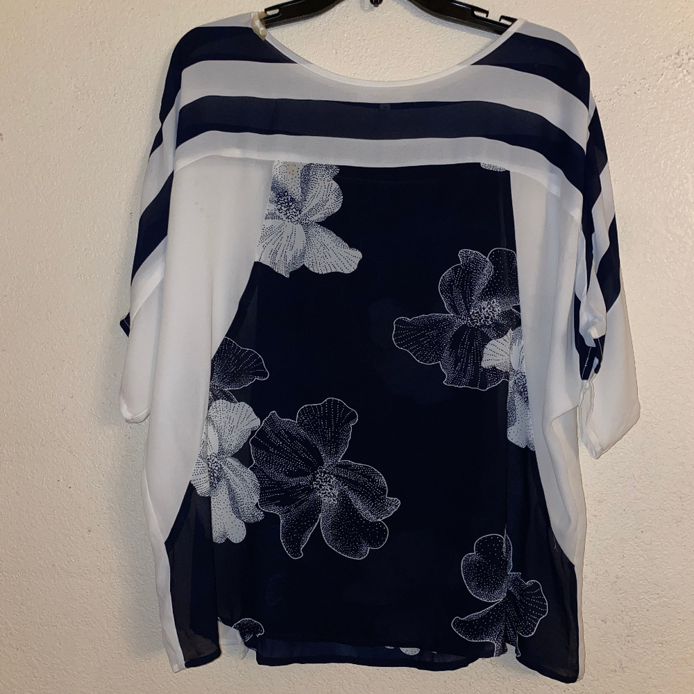 [Quintessential]  Floral Blouse